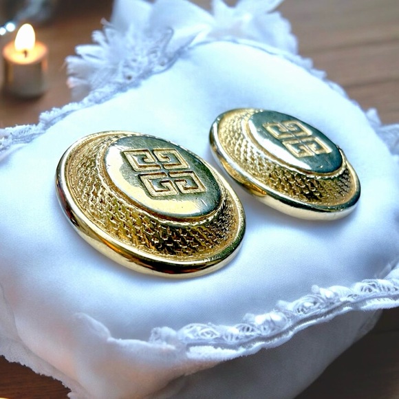 🌺Vintage Givenchy Gold Logo Earrimgs - Picture 5 of 14